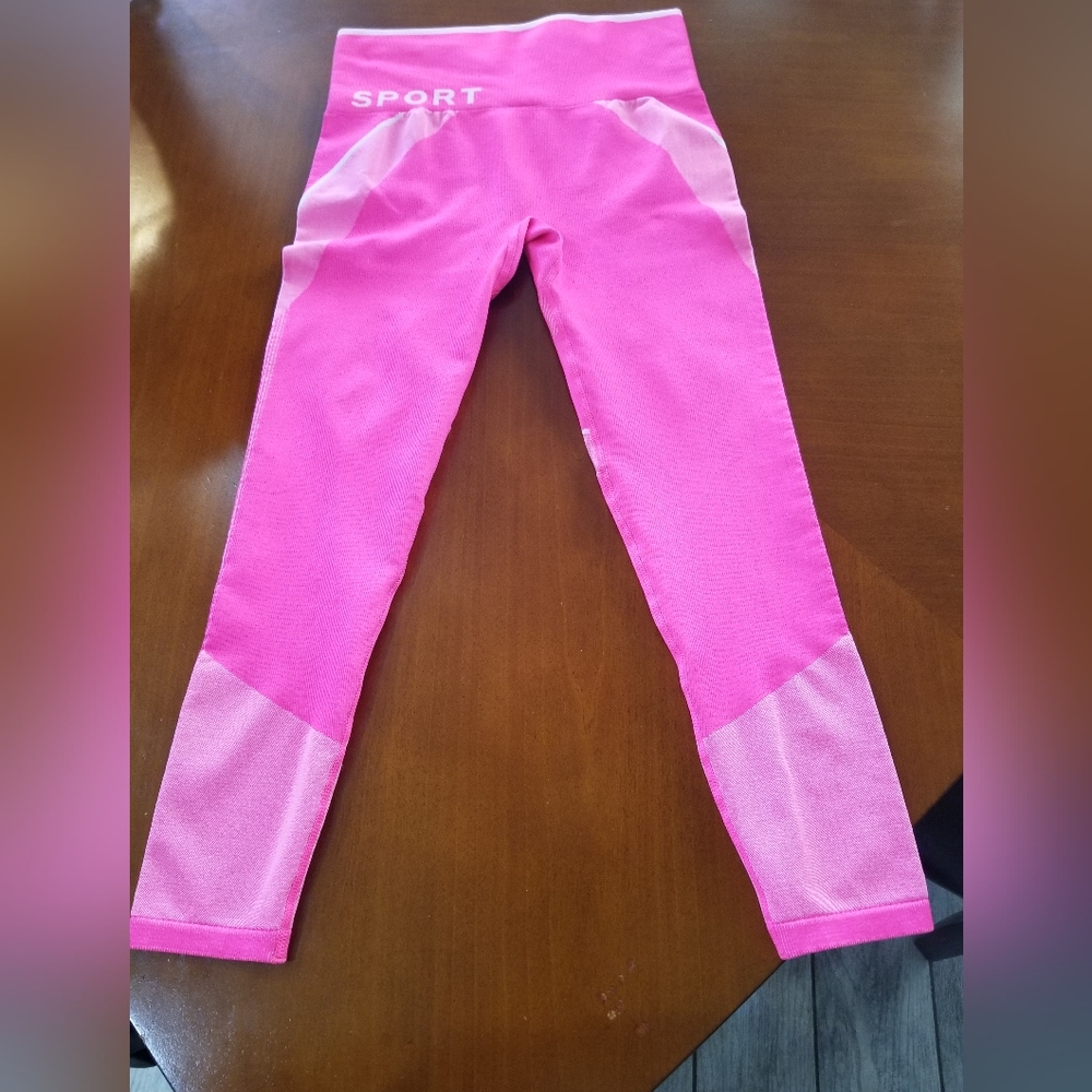 New WITHOUT Tag | Stylish, Sexy and Cute Workout Pants | Pink & White | DKNY | S